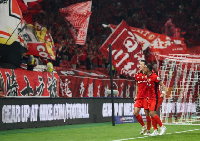 【中超】刘若钒两球一助唐淼凌空斩 海港4比2胜玉昆